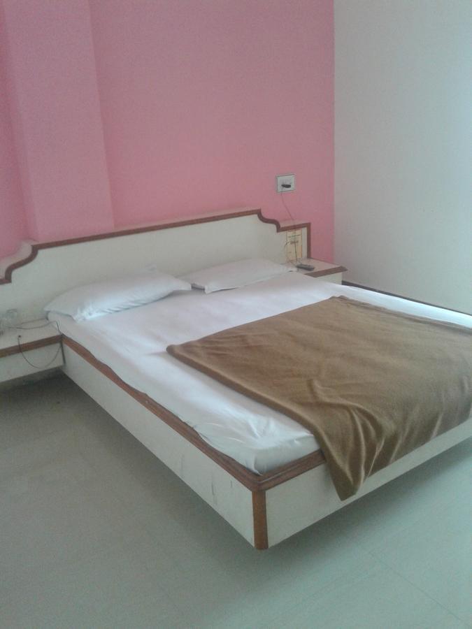 Hotel Sahara Palace Bhuj Buitenkant foto