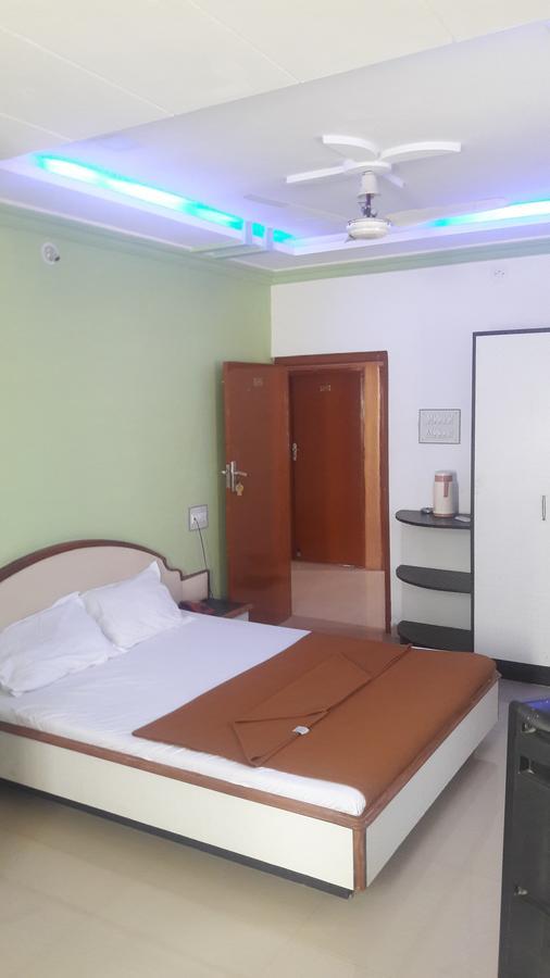 Hotel Sahara Palace Bhuj Buitenkant foto